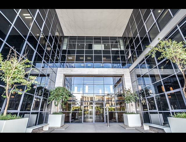 1,332M² OFFICE TO LET IN VORNA VALLEY